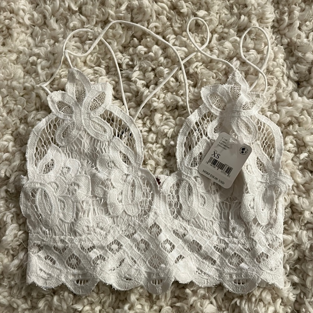 NWT ADELLA BRALETTE 🤍🤍